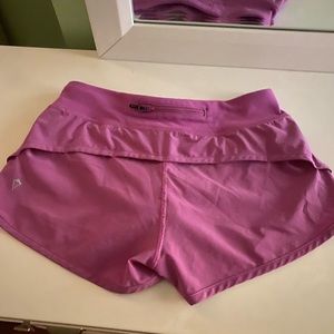 Lululemon girls/women (Livia) Shorts….girls size 10/12 WOMENS XSmall 0…..!!